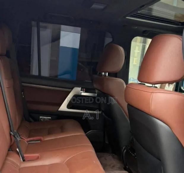 Toyota Land Cruiser 4.6 V8 ZX 2019 White
