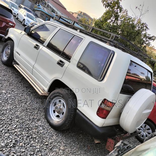 Isuzu Trooper 1998 White