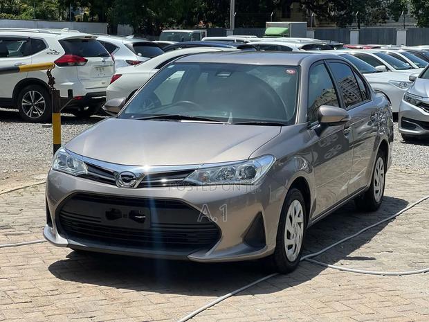 Toyota Axio 1.5 G 4WD 2019 Gold