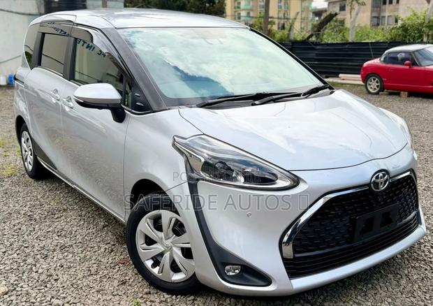 Toyota Sienta 2020 Silver