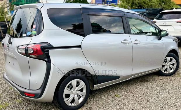 Toyota Sienta 2020 Silver