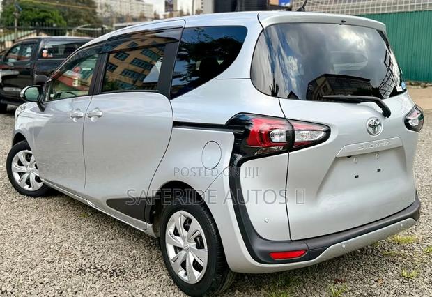 Toyota Sienta 2020 Silver