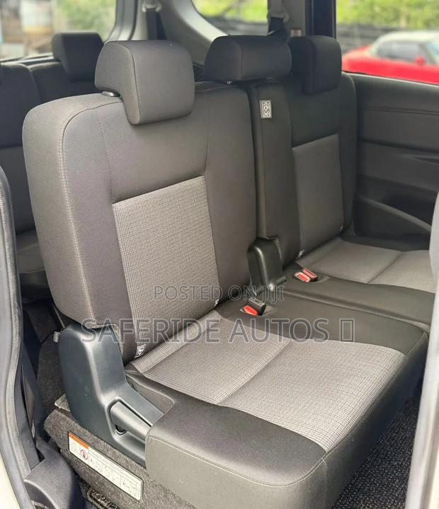 Toyota Sienta 2020 Silver