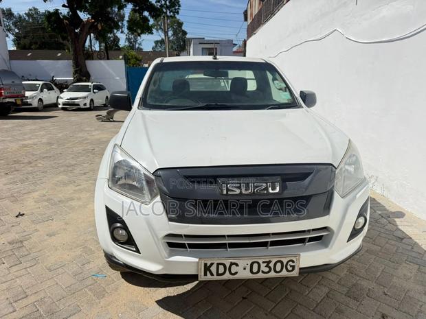 Isuzu D-MAX 2013 White