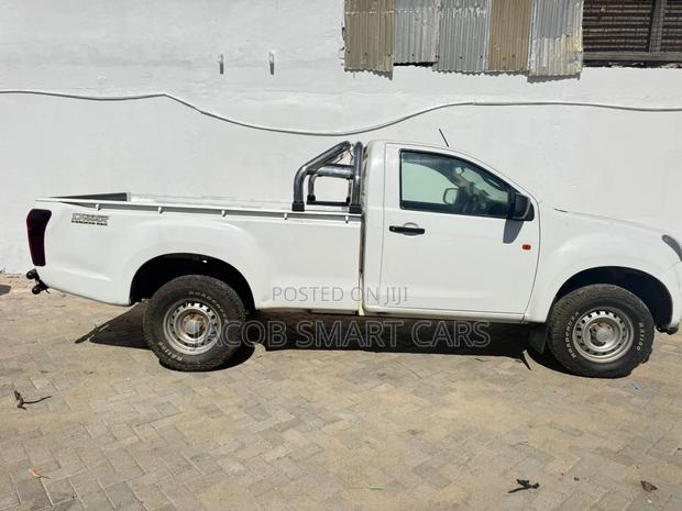 Isuzu D-MAX 2013 White