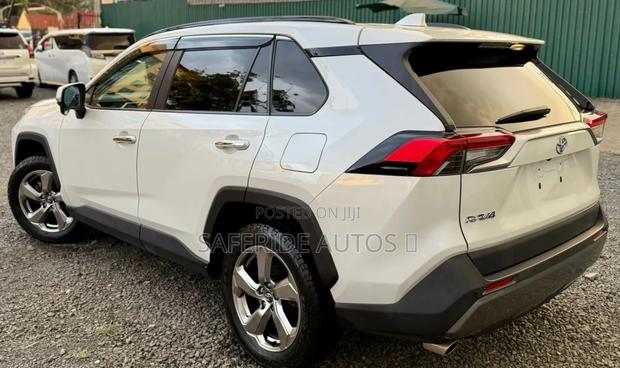 Toyota RAV4 2019 White