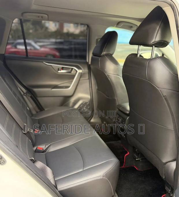 Toyota RAV4 2019 White
