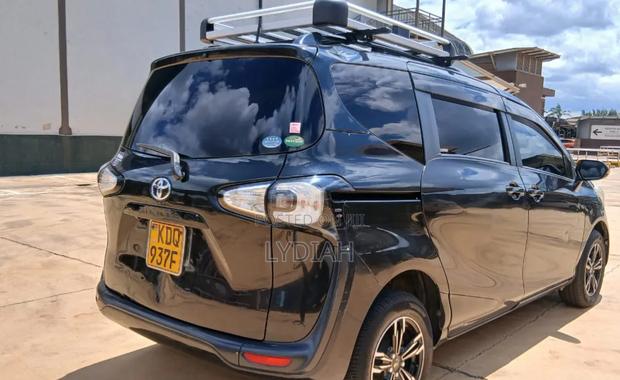 Toyota Sienta 2017 Black