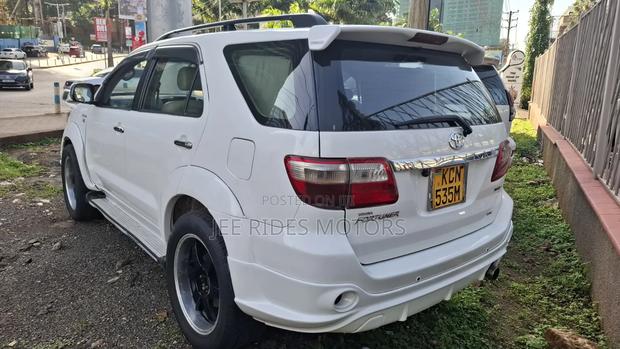Toyota Fortuner 3.0 D AWD 2010 White
