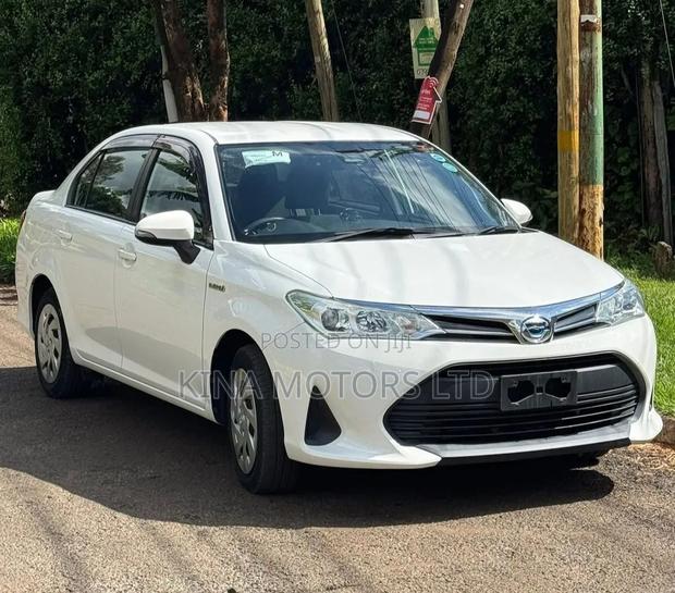 Toyota Axio 1.5 Hybrid 2WD 2019 Off white
