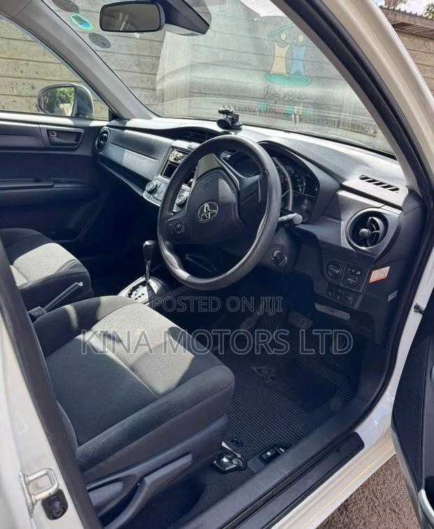 Toyota Axio 1.5 Hybrid 2WD 2019 Off white