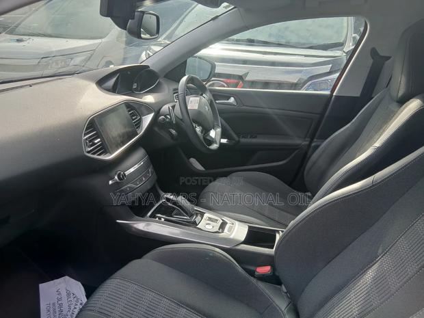 Peugeot 308 2019 Red
