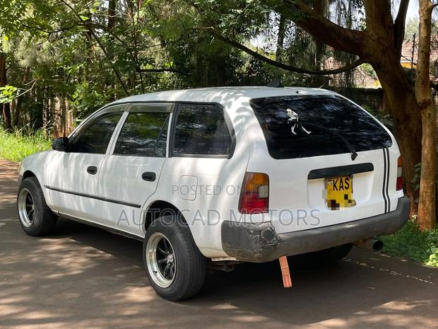 Toyota Corolla 1999 White