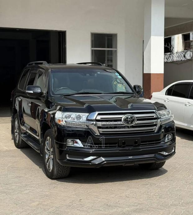 Toyota Land Cruiser 4.6 V8 ZX 2019 Black