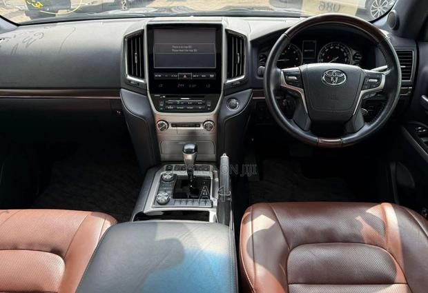 Toyota Land Cruiser 4.6 V8 ZX 2019 Black