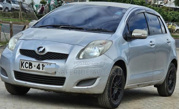 Toyota Vitz 2007 Silver