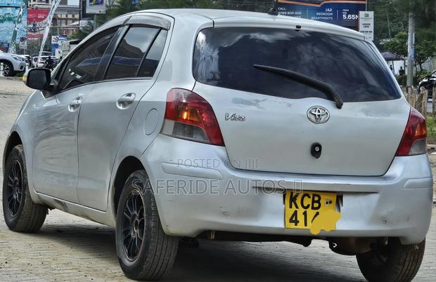 Toyota Vitz 2007 Silver