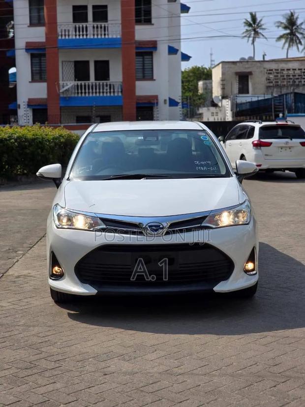 Toyota Axio 1.5 Hybrid 2WD 2019 White