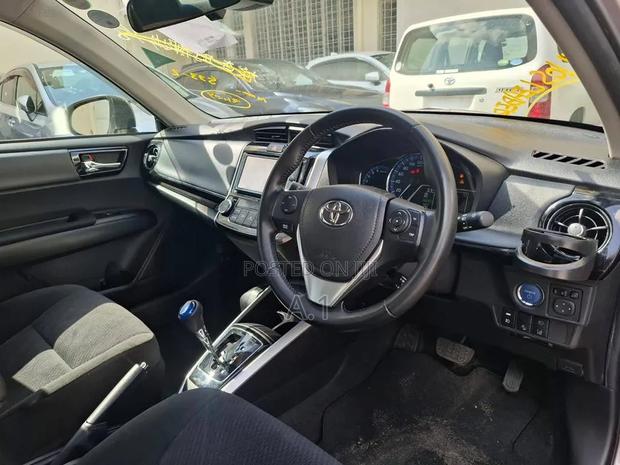 Toyota Axio 1.5 Hybrid 2WD 2019 Gold