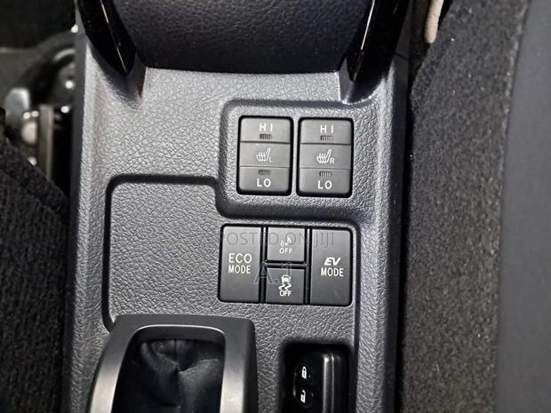 Toyota Axio 1.5 Hybrid 2WD 2019 Pearl