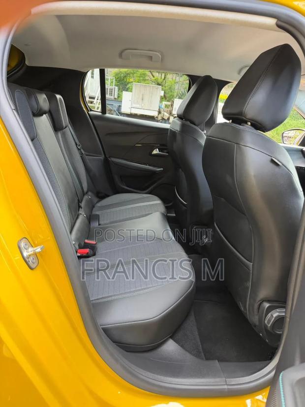 Peugeot 208 2020 Yellow