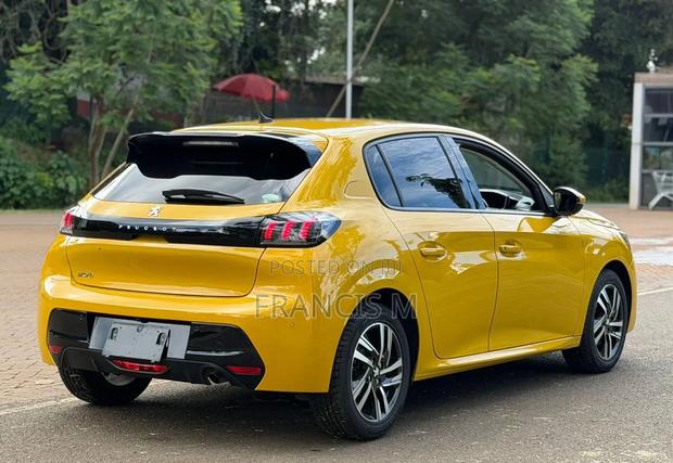 Peugeot 208 2020 Yellow