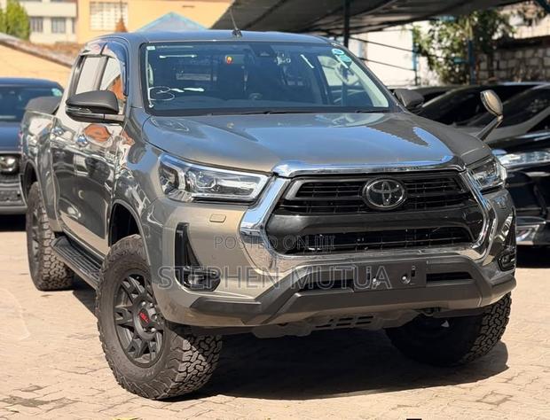 Toyota Hilux Revo Double Cab Deisel 2.4 AWD 2021 Gray