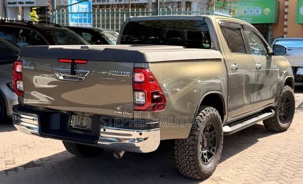 Toyota Hilux Revo Double Cab Deisel 2.4 AWD 2021 Gray