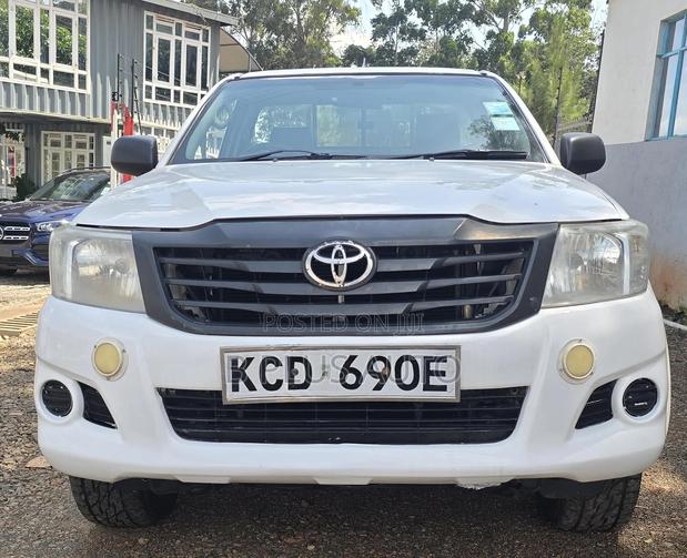 Toyota Hilux 2014 White