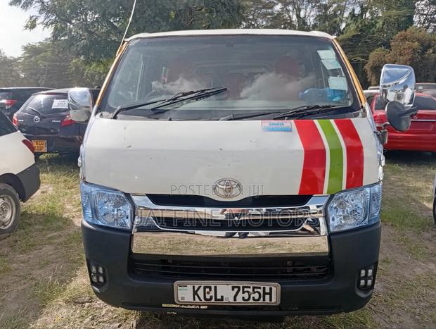 Toyota HiAce 2009 White