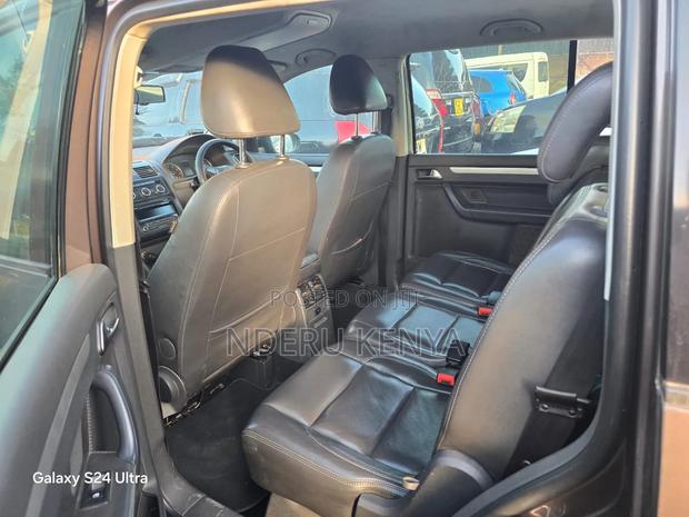 Volkswagen Touran 1.4 TSI 2011 Brown