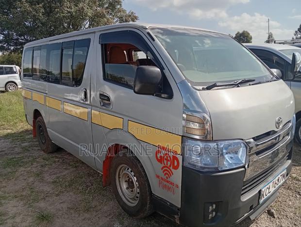 Toyota HiAce 2009 Silver