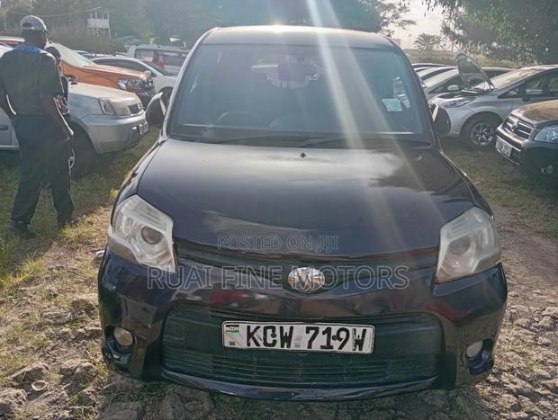 Toyota Sienta 2012 Maroon
