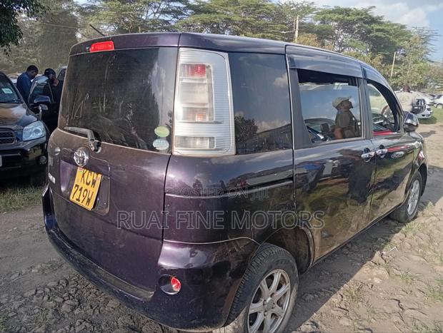 Toyota Sienta 2012 Maroon