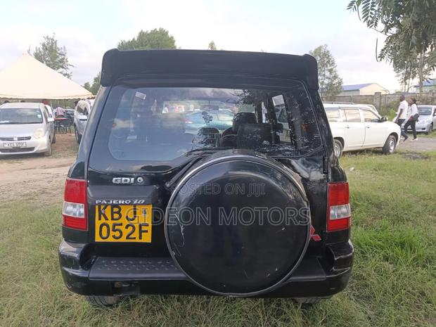 Mitsubishi Pajero 2002 Black