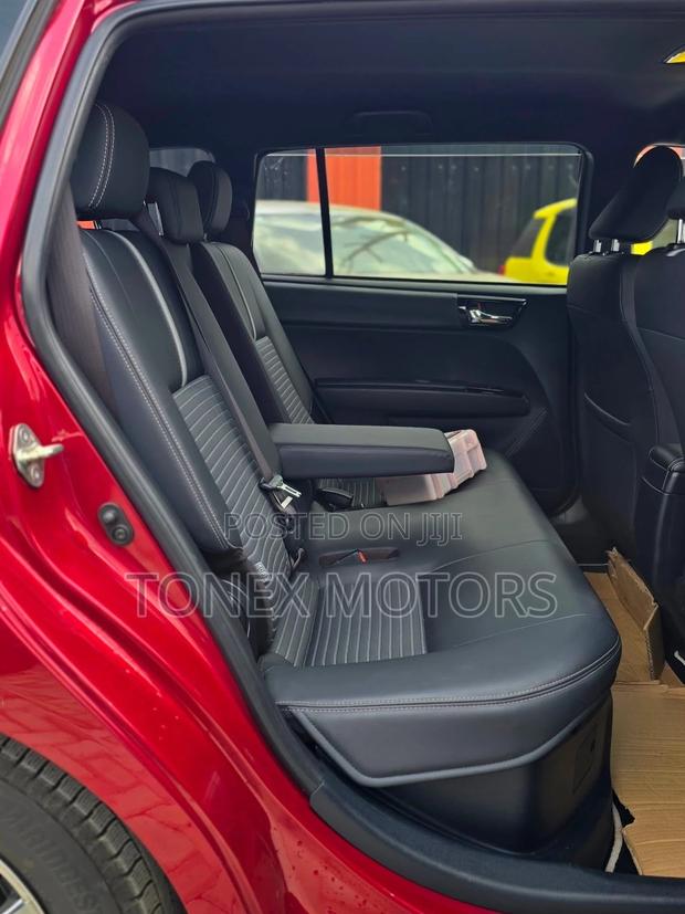 Toyota Corolla Fielder 1.5 Hybrid FWD 2018 Maroon