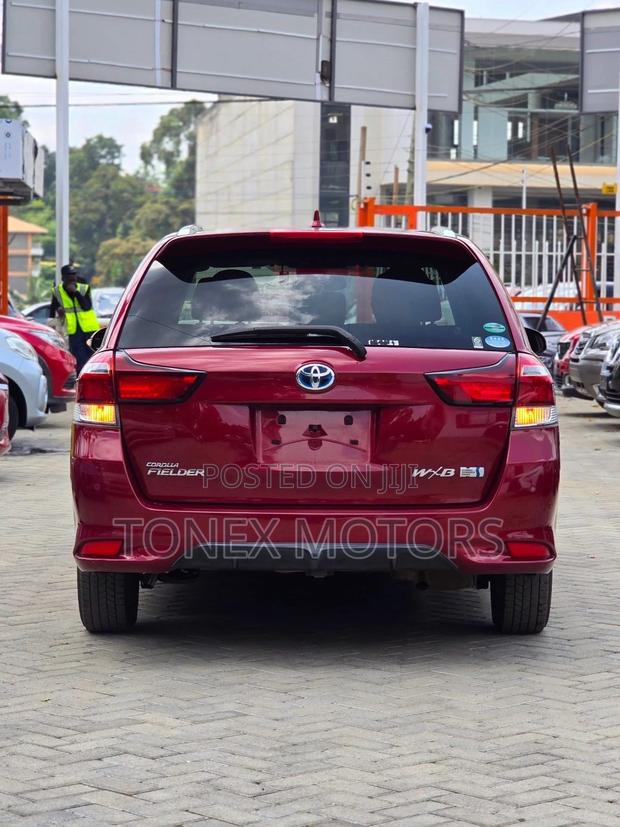 Toyota Corolla Fielder 1.5 Hybrid FWD 2018 Maroon