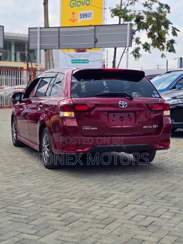 Toyota Corolla Fielder 1.5 Hybrid FWD 2018 Maroon