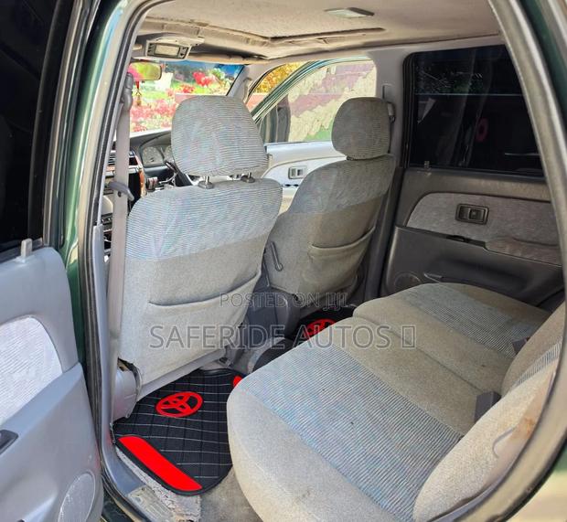 Toyota Hilux Surf 2000 Green