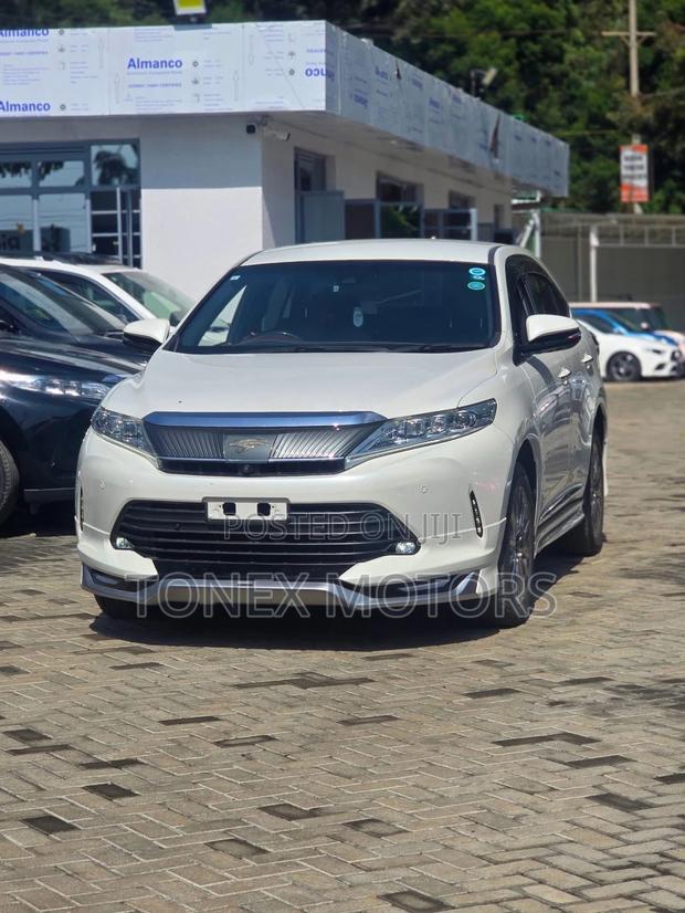 Toyota Harrier 2.0 4WD 2019 White