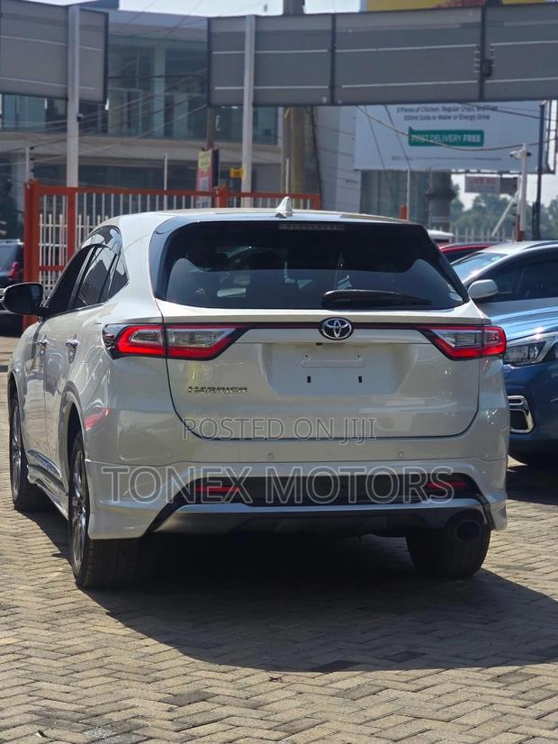 Toyota Harrier 2.0 4WD 2019 White