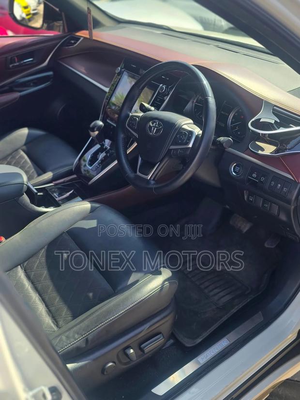 Toyota Harrier 2.0 4WD 2019 White