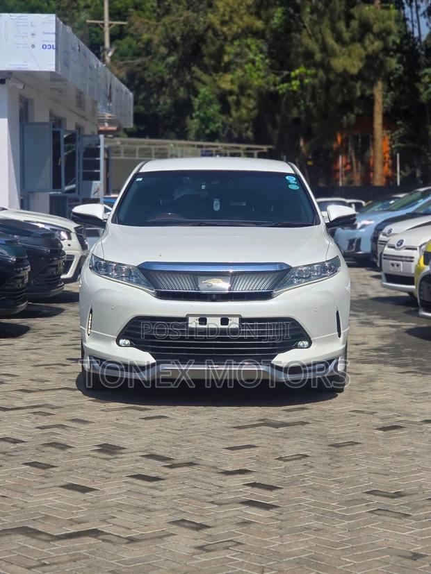 Toyota Harrier 2.0 4WD 2019 White