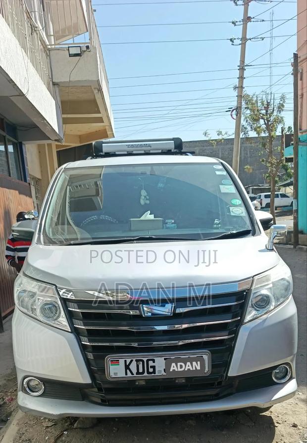 Toyota Noah 2015 Silver