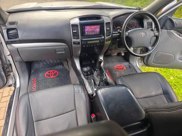 Toyota Land Cruiser Prado 2004 Silver