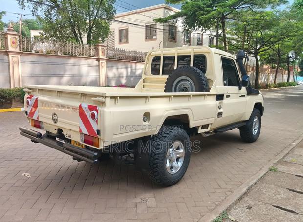 Toyota Land Cruiser 2007 Beige