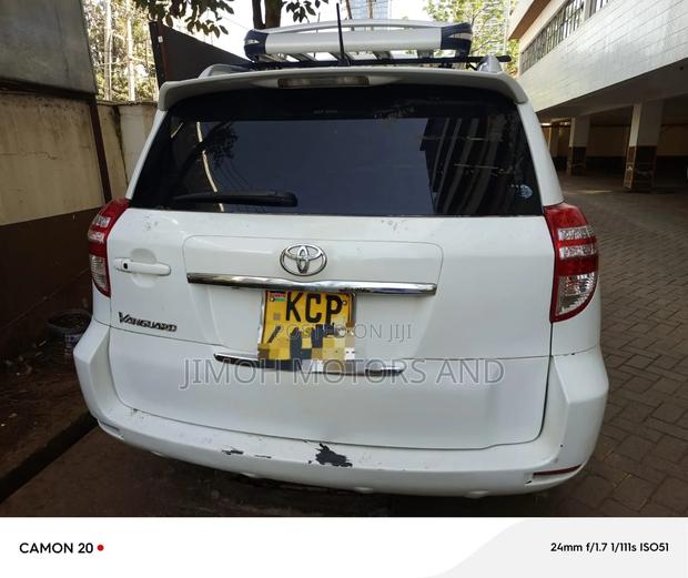 Toyota Vanguard 2011 White