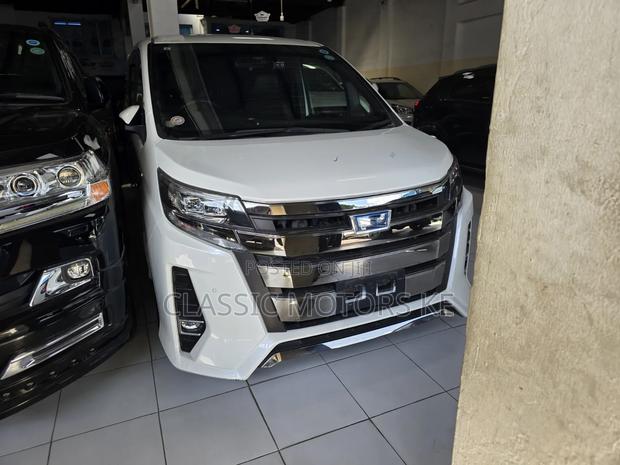 Toyota Noah 1.8 FWD Hybrid (7 seater) 2020 White