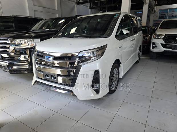 Toyota Noah 1.8 FWD Hybrid (7 seater) 2020 White