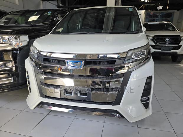 Toyota Noah 1.8 FWD Hybrid (7 seater) 2020 White